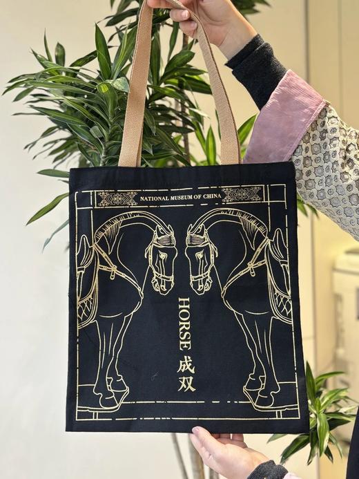 【专享5重福利】《中国guo家博物馆全书》，赠品：《博物馆手册》全套+“HORSR成双”帆布袋+“国之重器”文物鲜章+壁画闻香片（12款任发一款）+大吉大利斜挎包， 商品图3