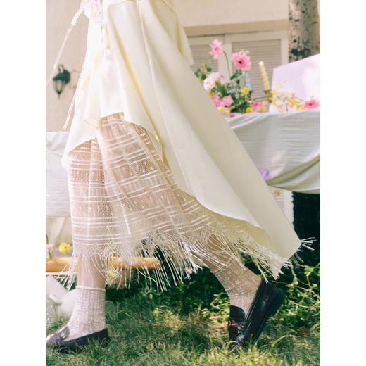 两三事微风浅夏2026春季新款层层荷叶边蕾丝拼接不规则半身裙长裙 商品图2