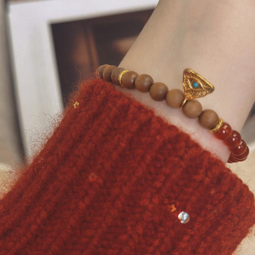 手串，印度老山檀的檀香+孔雀石+红玛瑙+纯银镀真金配件。珠子约6mm。新年style。 商品图4