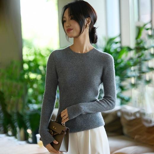 「自」全新升级【铂金会员183/天猫249/差价66】(15208)洛诗琳气质无缝超细精仿羊毛衫2025冬季圆领抽条针织打底上衣 商品图3