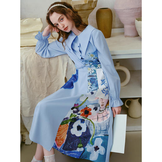 两三事 窗格晴语 2026春季新款温柔风印花拼接扭结a字连衣裙 商品图2