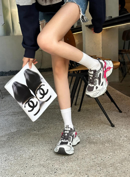 点此购买 巴黎世家女士心动红线双做旧老爹鞋 dx 340255 商品图8