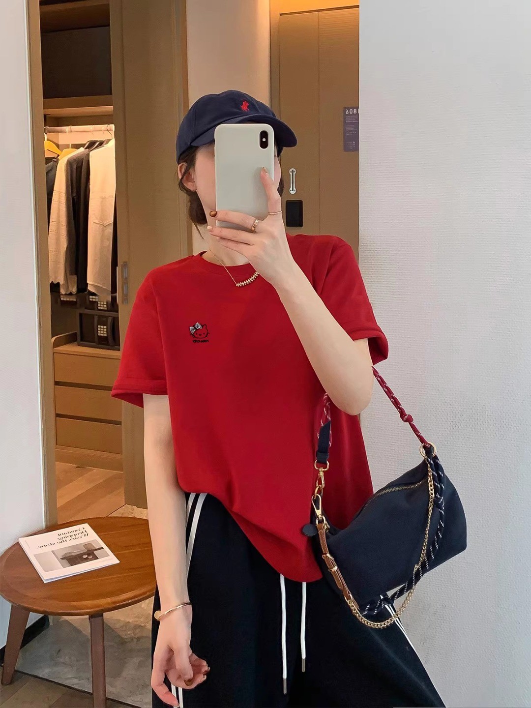 韩系正肩 KT 猫磨毛短袖T恤