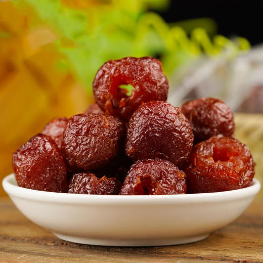 空心山楂，12袋组合，精选自然成熟的大个山楂，去核清洗，配料表干净，低温慢烘干，保留原果营养，不干不硬，酸甜软糯，个大,无核、肉厚，营养丰富，酸甜比例刚刚好M 商品图3