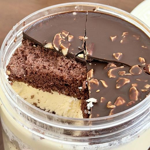 【大末手作】黑巧脆皮奶油蛋糕 四重惊喜 酥脆黑巧脆皮 香醇榛子碎 绵软奶油蛋糕 浓郁巧克力香 商品图0