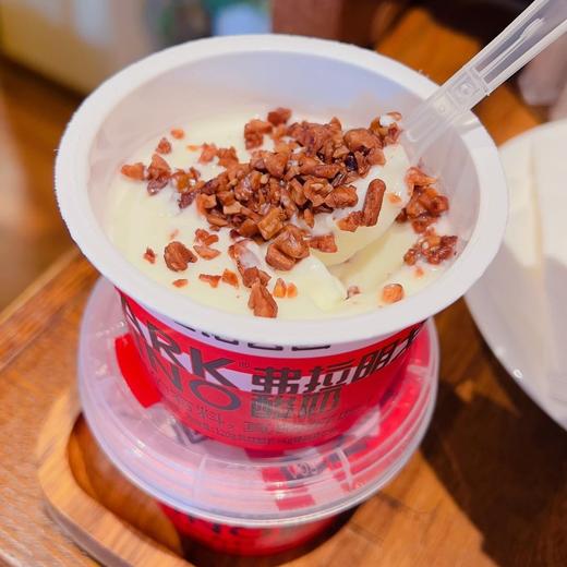 红茶乌龙新口味+酥脆碧根果粒！尼诺公园酸奶    花花太碎 真的有料  好喝到爆   安牧旗下酸奶品牌  奢侈品级酸奶  零食酸奶开创者  酸奶和果仁碎组合  一盒酸奶多重体验 商品图0