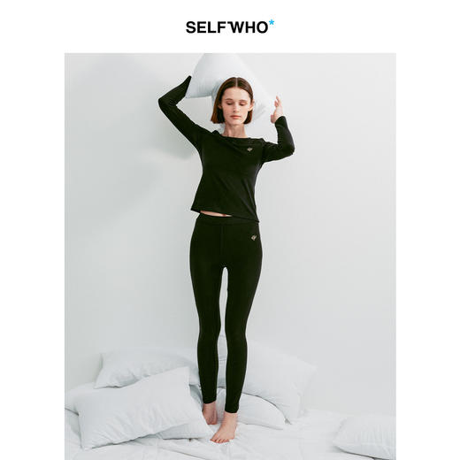 SELFWHO绵羊毛混纺高弹黑色打底衫女2025冬新款撞色刺绣修身上衣 商品图2