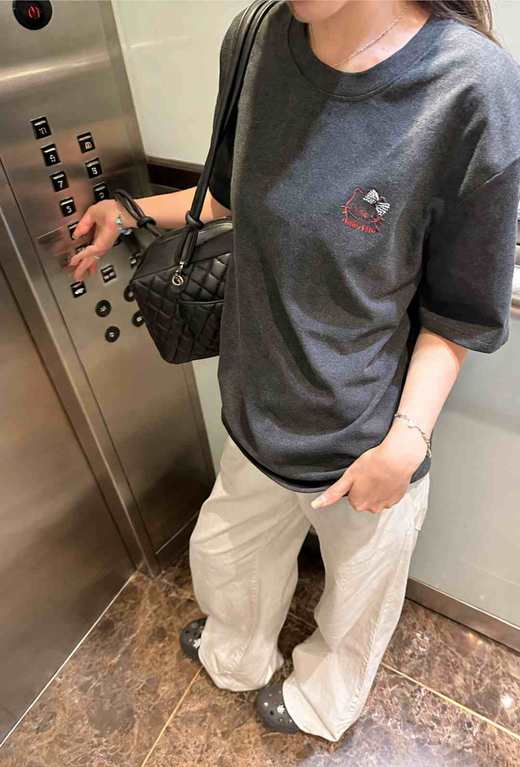 韩系正肩 KT 猫磨毛短袖T恤 商品图2