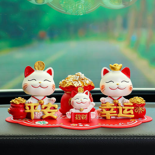 原创设计【国潮新风尚  好运一路随】新款摇头招财猫车载摆件 中控台可爱喜乐平安猫装饰 红色平安防滑垫 商品图3