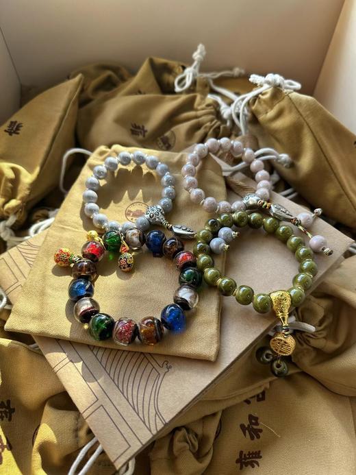 F012240通勤百搭不撞款！雍和宫香灰琉璃手串 商品图0