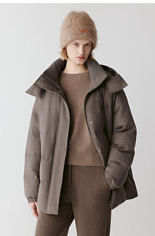 薄呢羽绒服 棕灰色夹花色织纹理 羊毛纤维混纺 面包廓形 + 落肩剪裁 可脱卸帽 + 抽绳细节 一衣多穿实用主义 商品图2