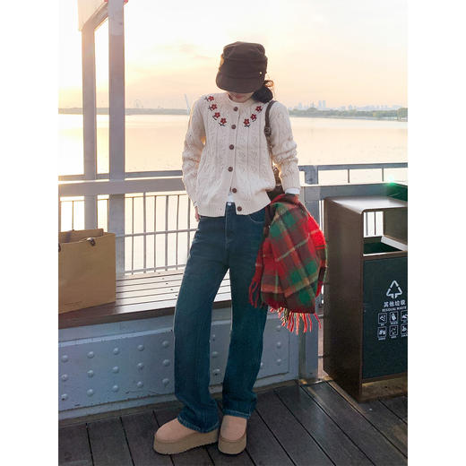 <曾小咸推荐>现货秒杀 ！微信超特价！韩系刺绣毛衣开衫 日常199.99 立减110 秒杀89.99！！ 商品图1