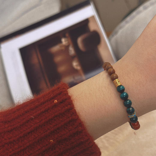 手串，印度老山檀的檀香+孔雀石+红玛瑙+纯银镀真金配件。珠子约6mm。新年style。 商品图6