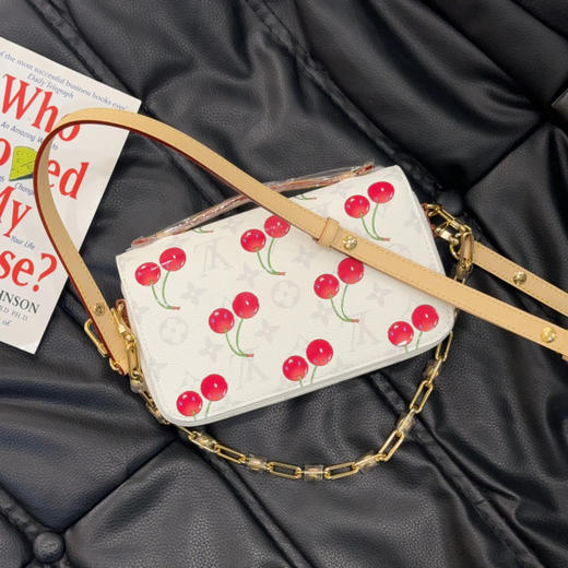 LV 村上隆×樱桃联名 mini 邮差包 商品图1