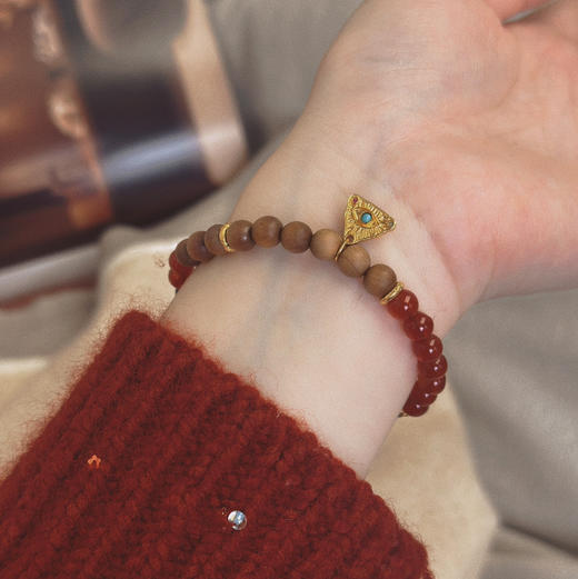 手串，印度老山檀的檀香+孔雀石+红玛瑙+纯银镀真金配件。珠子约6mm。新年style。 商品图7