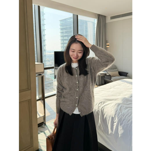 2601313    羊绒拉毛+珍珠扣 开衫 商品图4