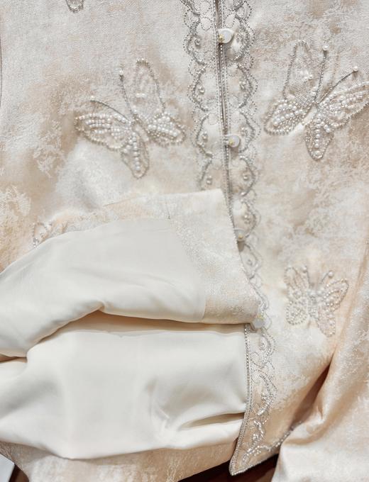 「自」全新升级【铂金会员367/天猫499/差价132】(21957)洛诗琳新中式复古蝴蝶绣花外套2026新款高级感钉珠国风上衣 商品图5