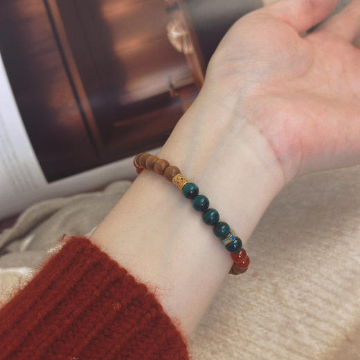 手串，印度老山檀的檀香+孔雀石+红玛瑙+纯银镀真金配件。珠子约6mm。新年style。 商品图3