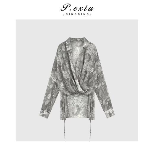 04-1潘依绣丁丁宠粉时髦不规则设计蛇纹翻领衬衫Q8542 商品图0