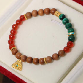 手串，印度老山檀的檀香+孔雀石+红玛瑙+纯银镀真金配件。珠子约6mm。新年style。