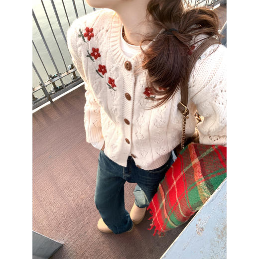 <曾小咸推荐>现货秒杀 ！微信超特价！韩系刺绣毛衣开衫 日常199.99 立减110 秒杀89.99！！ 商品图3