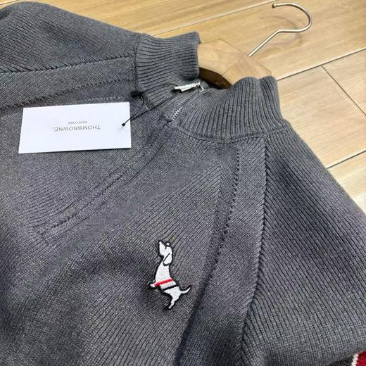 简约大方！冬季男装简约新品，高档时尚简约、舒适手感穿着修身，经典标志性色彩线条搭配 商品图4