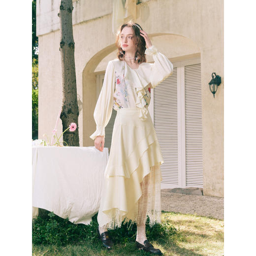 两三事微风浅夏2026春季新款层层荷叶边蕾丝拼接不规则半身裙长裙 商品图1