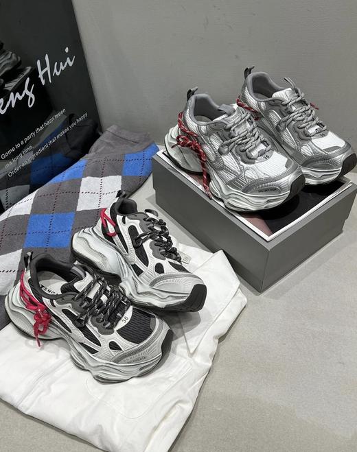 点此购买 巴黎世家女士心动红线双做旧老爹鞋 dx 340255 商品图13