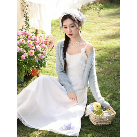 鹿向南「白茶栖春」法式设计感米白色吊带连衣裙女春荷叶边A字裙 商品图3