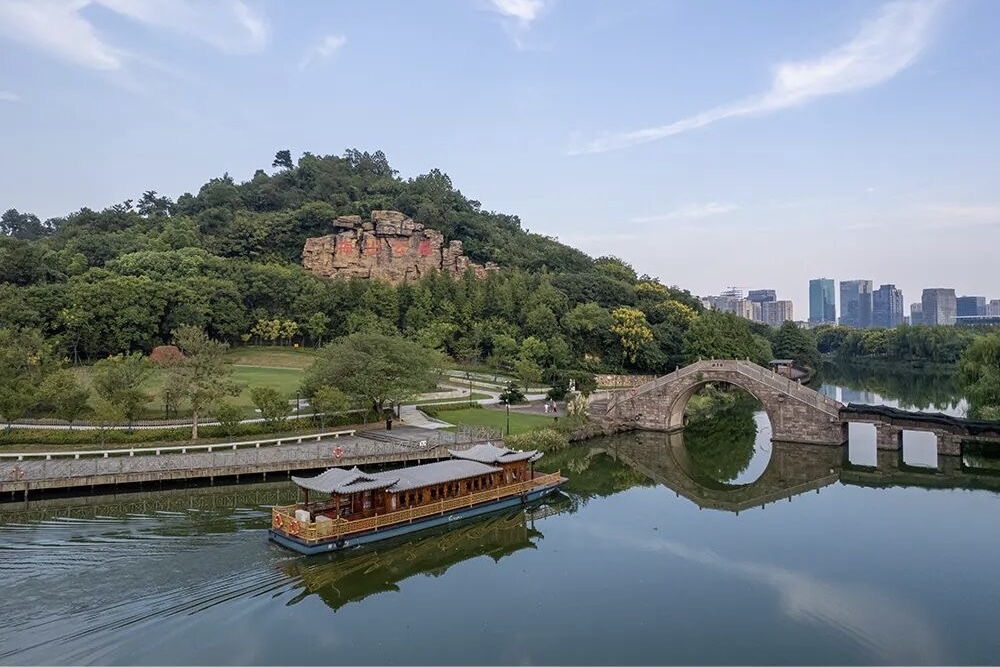 「游船套餐」绍兴梅山春晓开元名都大酒店 × 高级房1晚+镜湖游船船票套餐丨周末清明不加价