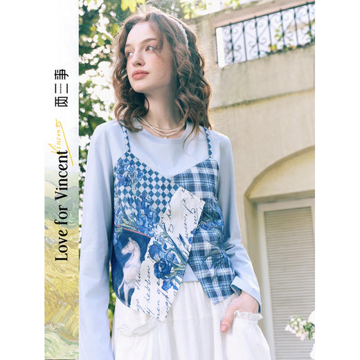 两三事 洇染寻蓝 2026春季新款印花吊带派件假两件长袖t恤女 商品图0