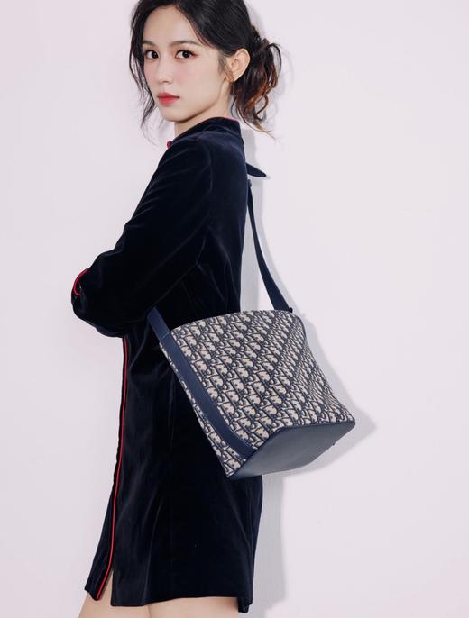 一店k （香港🇭🇰订单！客供面料！）新年发财桶！时髦精的秋冬搭子！迪丽热巴明星同款 小号老花水桶包 商品图10