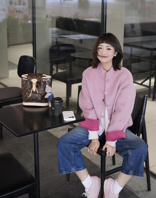 【来点不一样的】只可意会不可言传～柜1700+！姜妍同款！2026绵羊毛骆驼绒新中式大衣国风粉色短款外套！ 商品图6