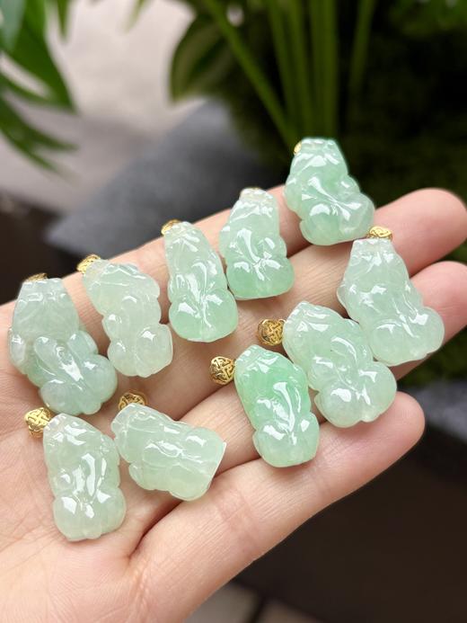 【直播大场福利】冰绿翡翠貔貅 18K金扣头 吊坠 附证书 商品图1