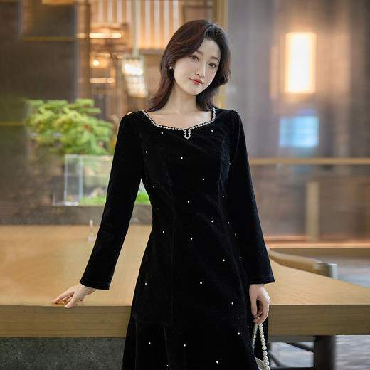 奢姿大码女装2025冬季胖妹妹镶钻丝绒长袖连衣裙气质优雅小黑裙9953870566 商品图2