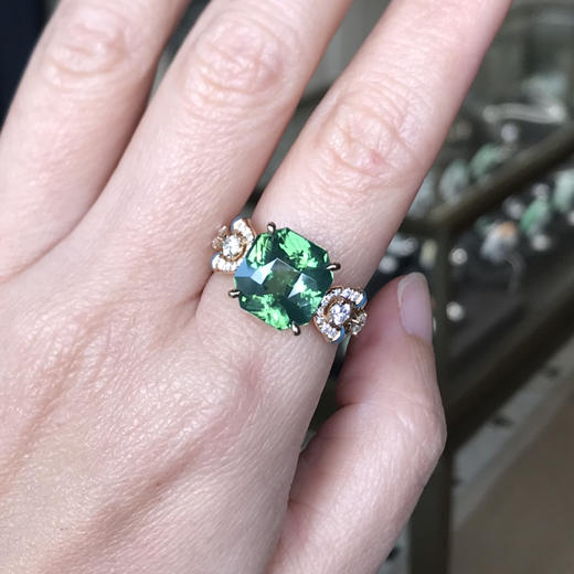 8.58克拉天然绿锆石戒指 商品图2