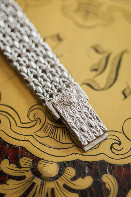 独角鹿西洋古董1970年代瑞士顶级钟表世家百达翡丽Patek Philippe出品18K白金编织表带蓝色日辉纹石英镶嵌钻石表盘女士腕表 商品图10