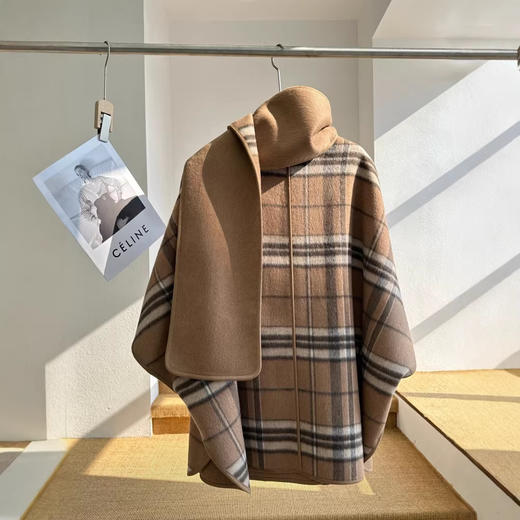 【来点不一样的】独家~高段位！重磅限定！2026复古千金感气质两面穿大衣围巾双面呢斗篷！ 商品图4