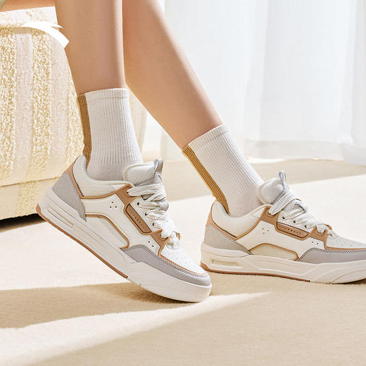 安踏骜杰丨厚底增高女板鞋冬季新款百搭时尚运动休闲鞋122618043 商品图1