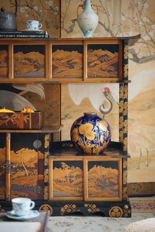 独角鹿西洋古董20世纪中期日本昭和时期出品东方山水楼阁主题黑地金漆莳绘茶棚 商品图4