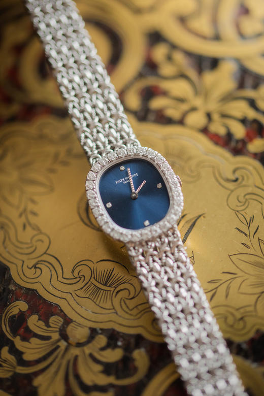 独角鹿西洋古董1970年代瑞士顶级钟表世家百达翡丽Patek Philippe出品18K白金编织表带蓝色日辉纹石英镶嵌钻石表盘女士腕表 商品图3