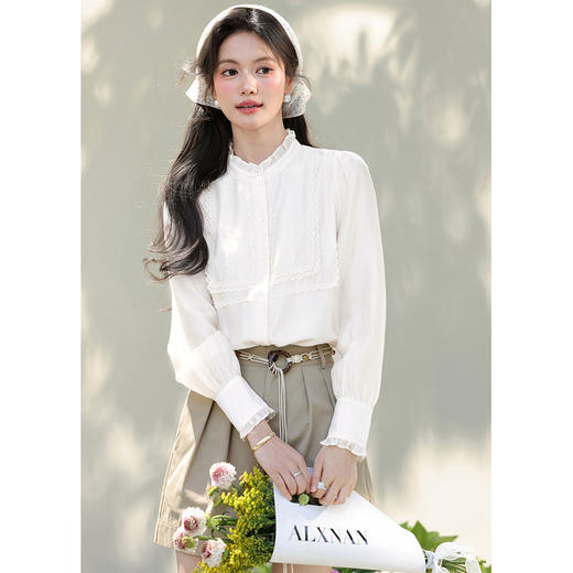 鹿向南「清韵芳姿」杏色半高领衬衫女春季减龄洋气内搭长袖款上衣 商品图0