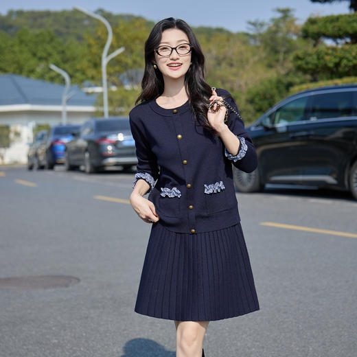 奢姿大码女装2025冬季时尚花边装饰圆领套装胖妹妹气质减龄两件套9854935276 商品图1