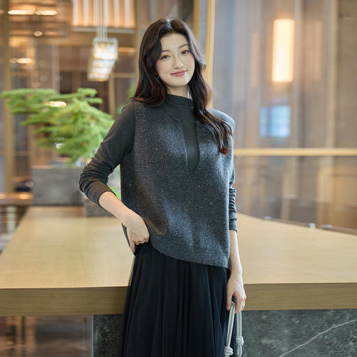 奢姿大码女装2025冬季胖妹妹时尚深V领针织马甲气质休闲显瘦上衣9854691093 商品图2