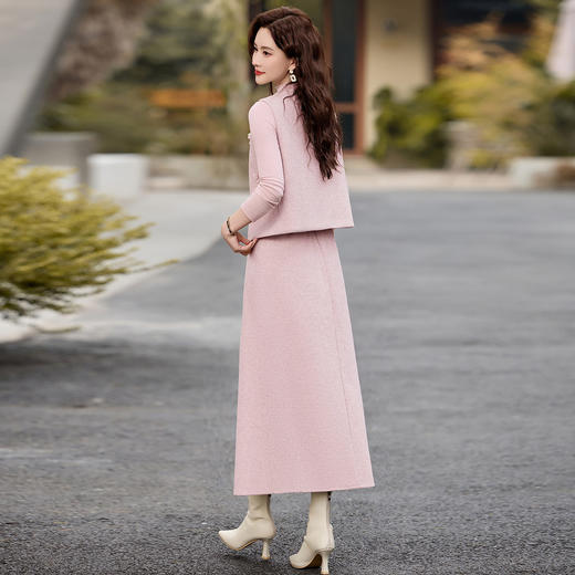 「自」全新升级【铂金会员404/天猫539/差价135】(99140)洛诗琳2026春季新款小香风马甲+气质纯色针织打底衫+高腰半裙三件套 商品图3