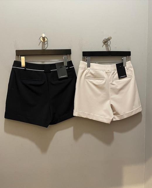 JL家新款女士翻边短裤来了！韩版高尔夫系列，很百搭的简约运动休闲短裤 🩳！这个夏天一直能穿到秋天，配长袜学院风拉🈵️！ 商品图2