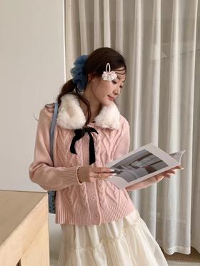 甜美款带毛领黑蝴蝶结开衫毛衣-纪念日百货门店同款168899179