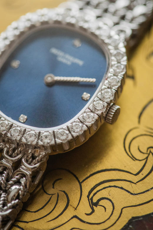 独角鹿西洋古董1970年代瑞士顶级钟表世家百达翡丽Patek Philippe出品18K白金编织表带蓝色日辉纹石英镶嵌钻石表盘女士腕表 商品图5