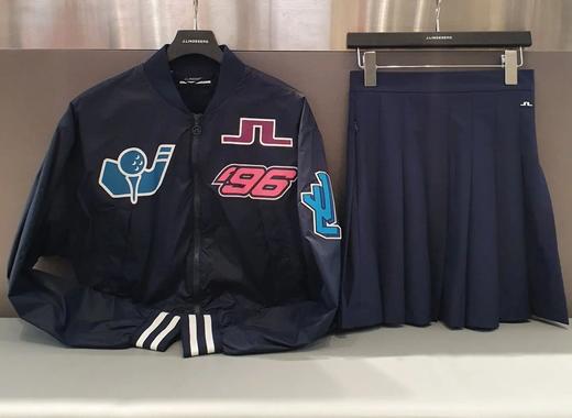 JL家春秋轻量防风外套，🆕妥妥的爆款🔥单品！没有年龄界限的一款运动休闲外套！采用轻量防泼水防风面料，增加多一层网布内里，比单层皮肤衣更为保暖防风，春秋均可穿着，实用性强！ 商品图0