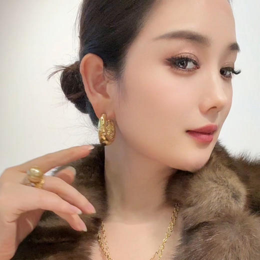 GAONAS  时尚气场亮面金色耳环11672EGO 商品图3